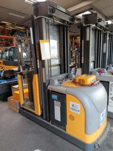 préparateur de commande à poste relevable
